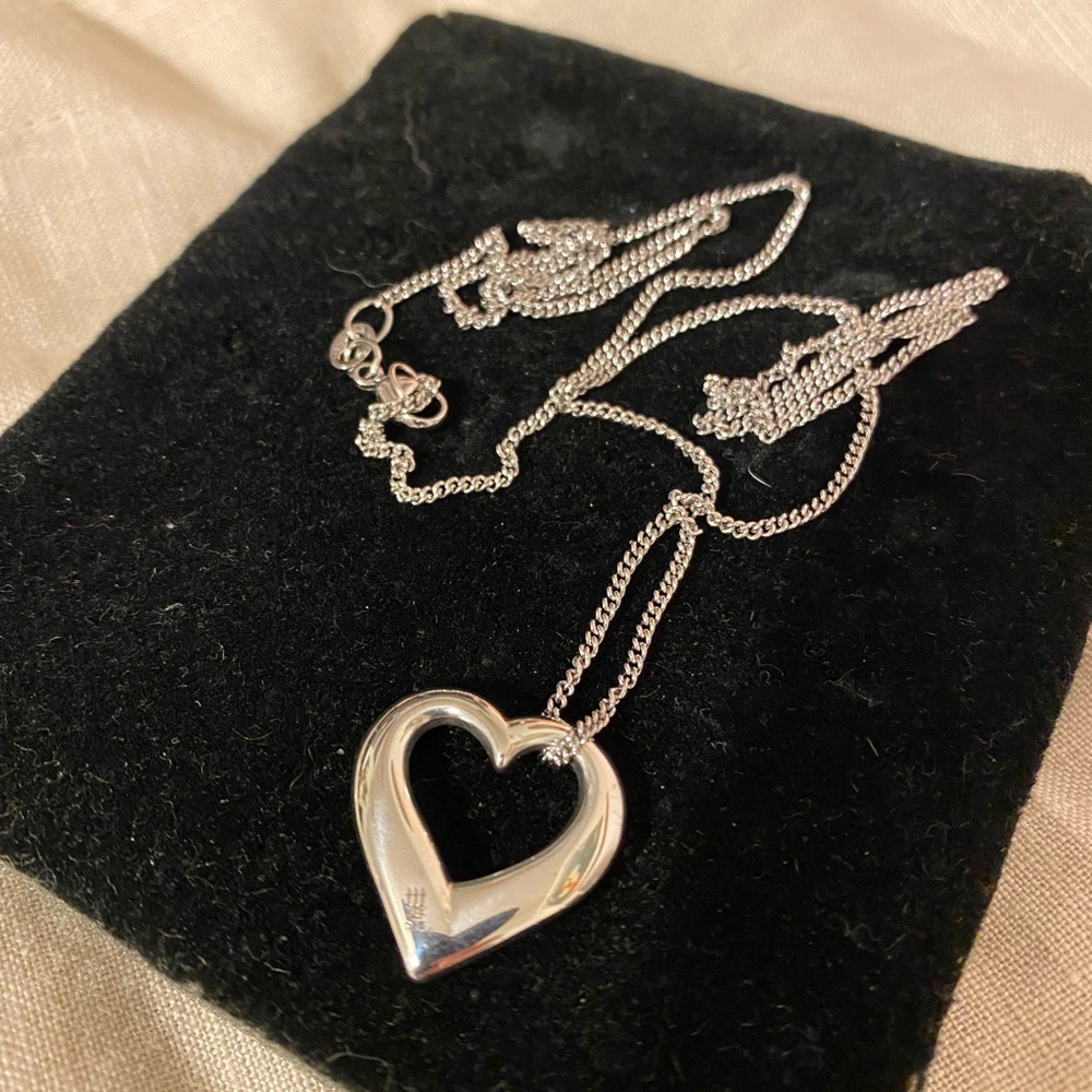 Floating heart necklace